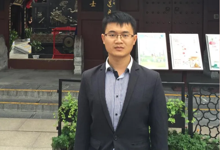 师魂铸讲台之光，爱意润成长之路——湘东中学师德标兵事迹推介（五）